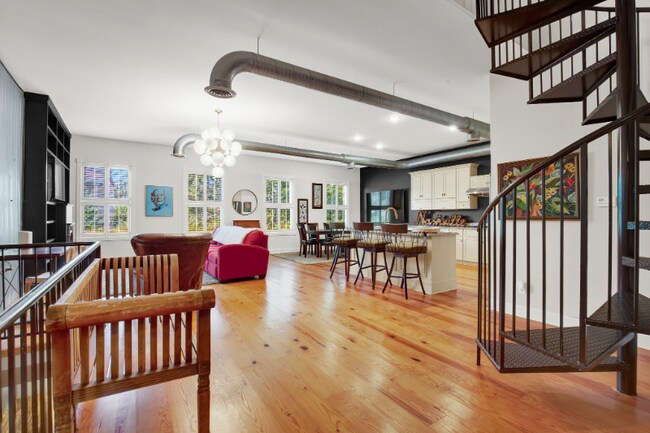 Foto del edificio - 210 E Waldburg St