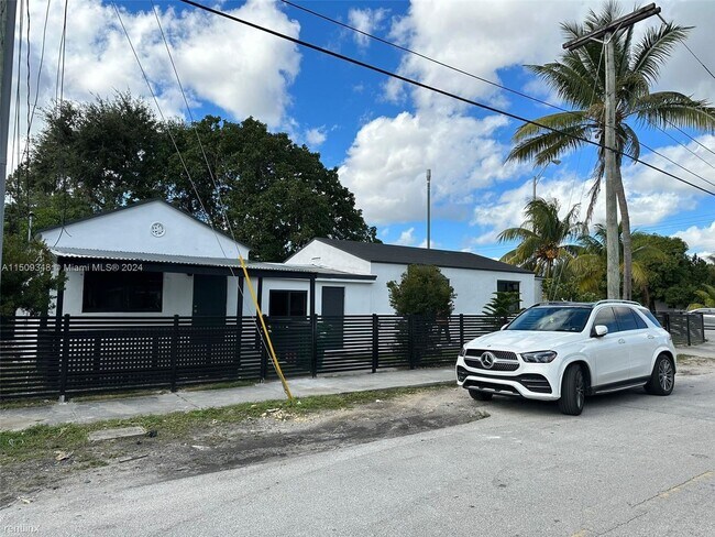 Building Photo - 3 br, 2 bath House - 1102 NW 103rd St # 1