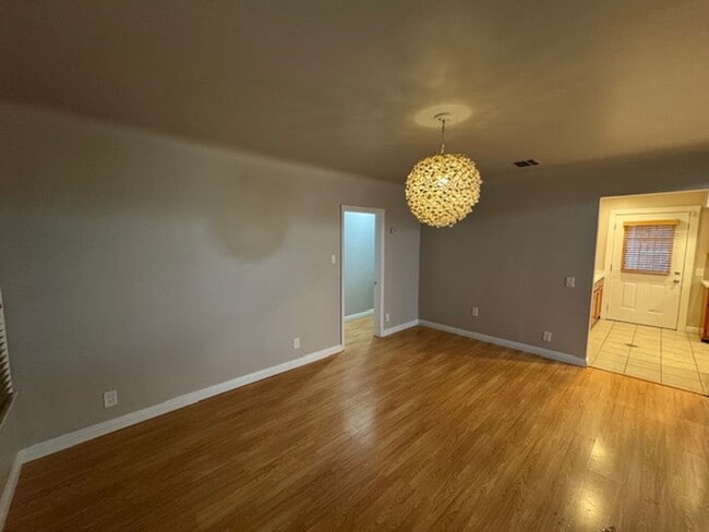 Photo - CRENSHAW 17024-17026 Apartment