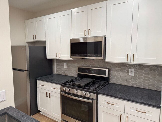 Building Photo - Nob Hill 2 Bedroom 2 Bath renovated Condo in Manayunk $2,295/month