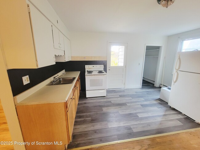 Foto del edificio - 940 E Elm St