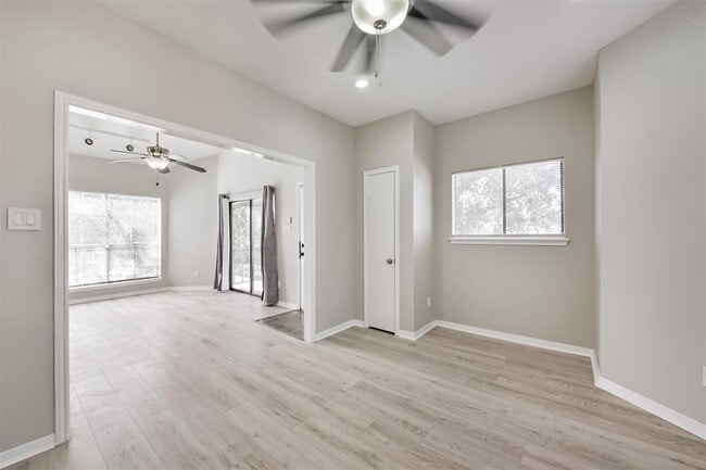 Building Photo - 10122 Waterstone Dr