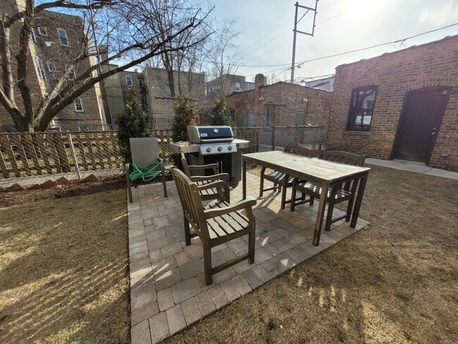 Foto del edificio - 5021 N Winchester Ave