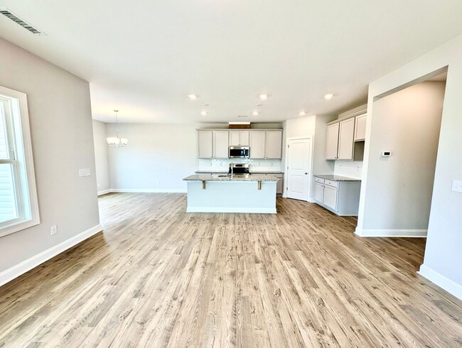 Building Photo - 722 Putney Hl Rd