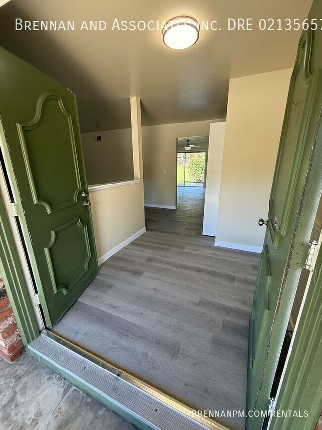 Foto del edificio - 3925 Corral Canyon Rd