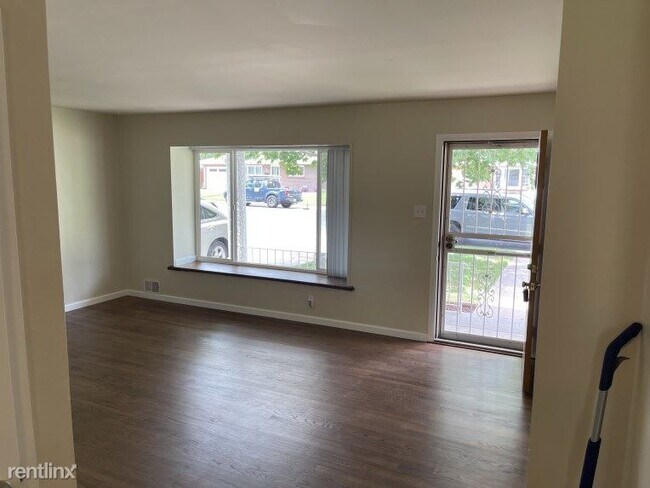 Foto del edificio - 4 br, 2 bath House - 80 Everett St