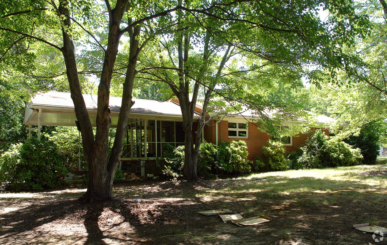 Primary Photo - 2067 Deep River Rd