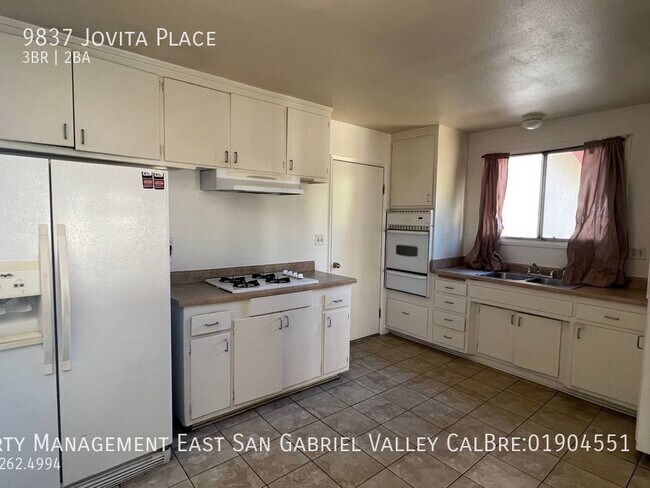 Building Photo - AFFORDABLE THREE BEDROOM HOME IN CHATSWORTH