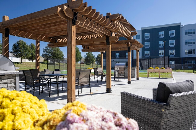 Courtyard - Vita of Greenfield Independent Living