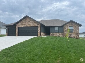 Building Photo - 665 S Pinewood Ln