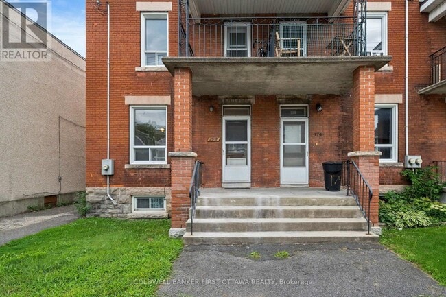 Building Photo - 176 Rochester St