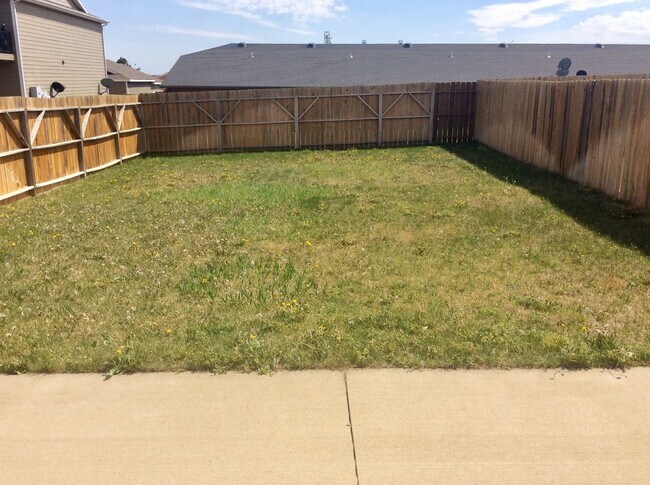 Building Photo - 2 bed, 2 bath Condo