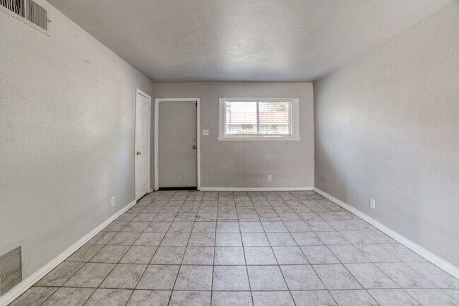 Foto del edificio - 1314 N Irvington Ave