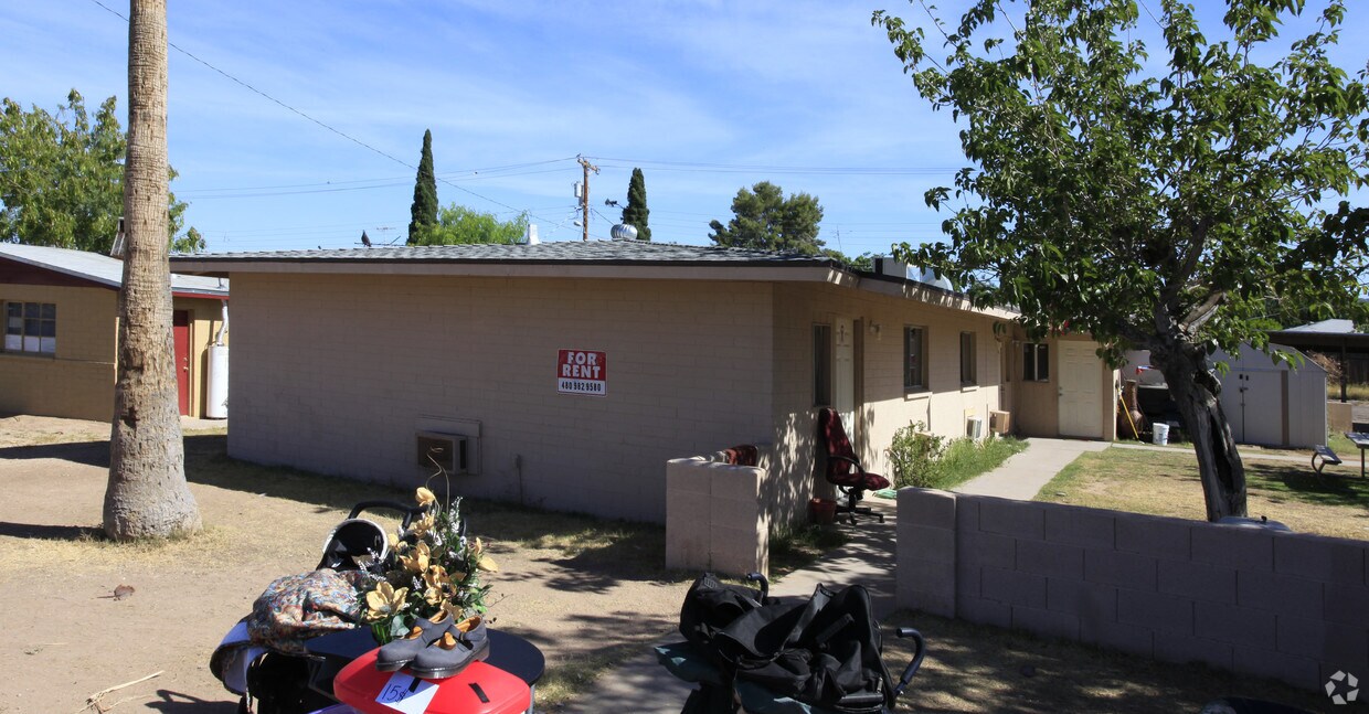 Foto del edificio - 4832 E Willetta St