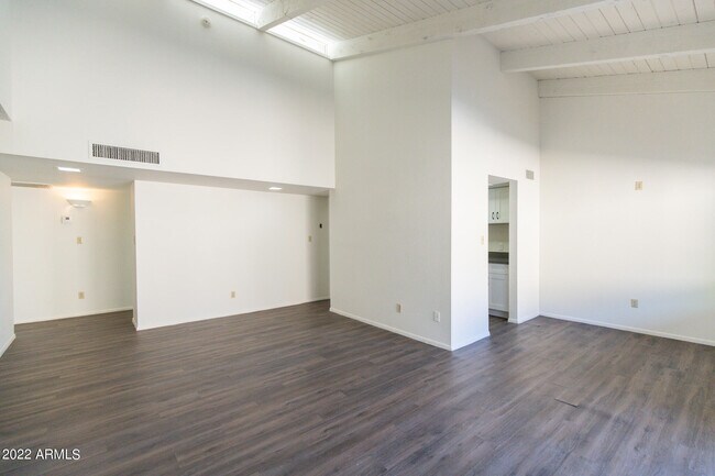 Building Photo - 2044 S Rural Rd