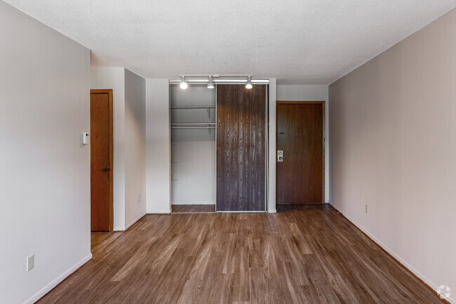 1BR, 1BA - 715SF - Living Room - Sun Place