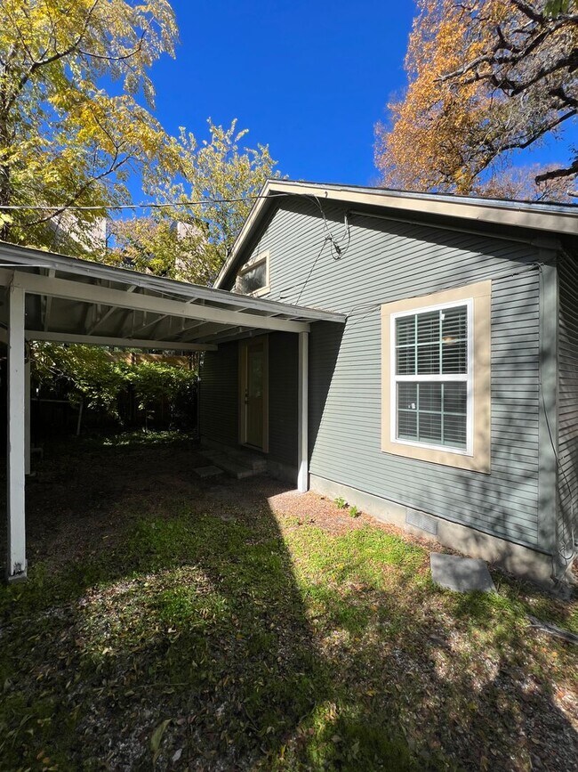Building Photo - 2405