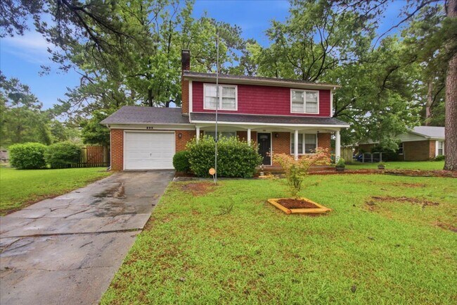 Building Photo - 208 Greenbriar Dr