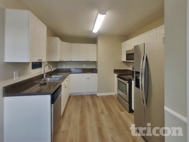 Foto del edificio - 121 Willowleaf Ln