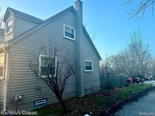 Foto del edificio - 615 Leon Rd