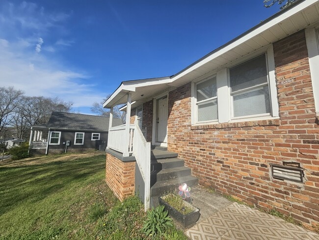 Building Photo - 108 Hilton St