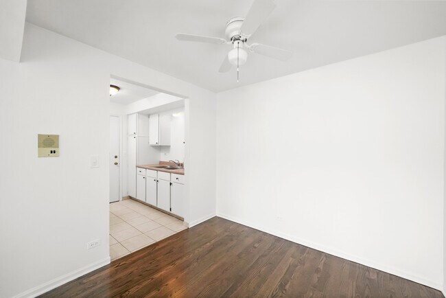 Foto del edificio - 5117 N East River Rd