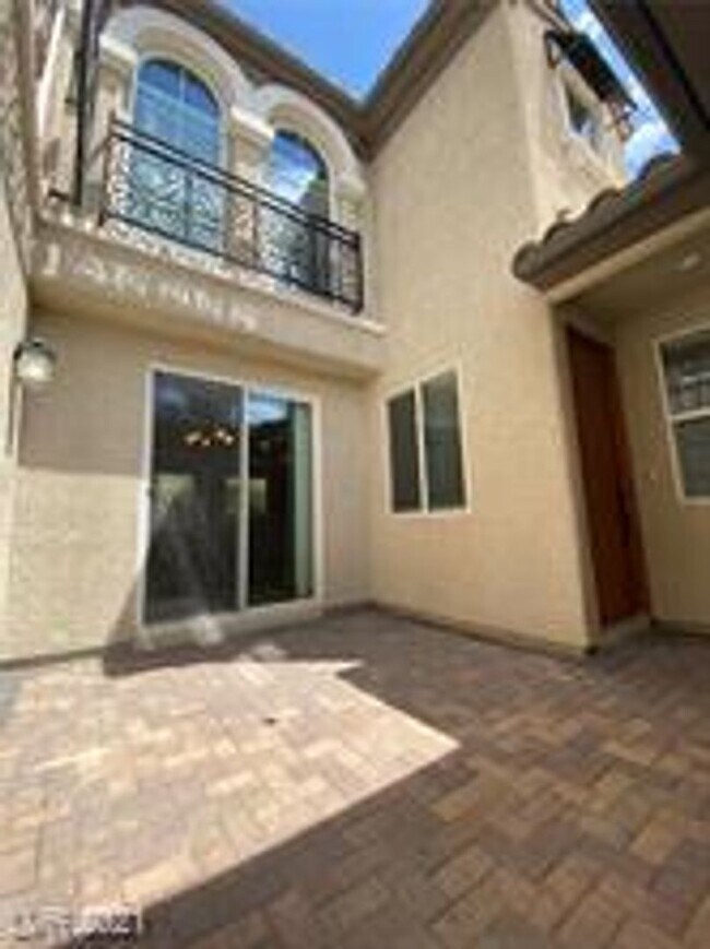 Foto del edificio - Lovely home with bedroom downstairs.