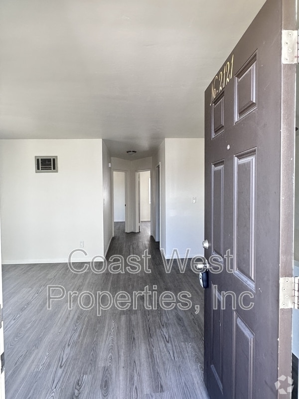 Building Photo - 2121 Reed Ave