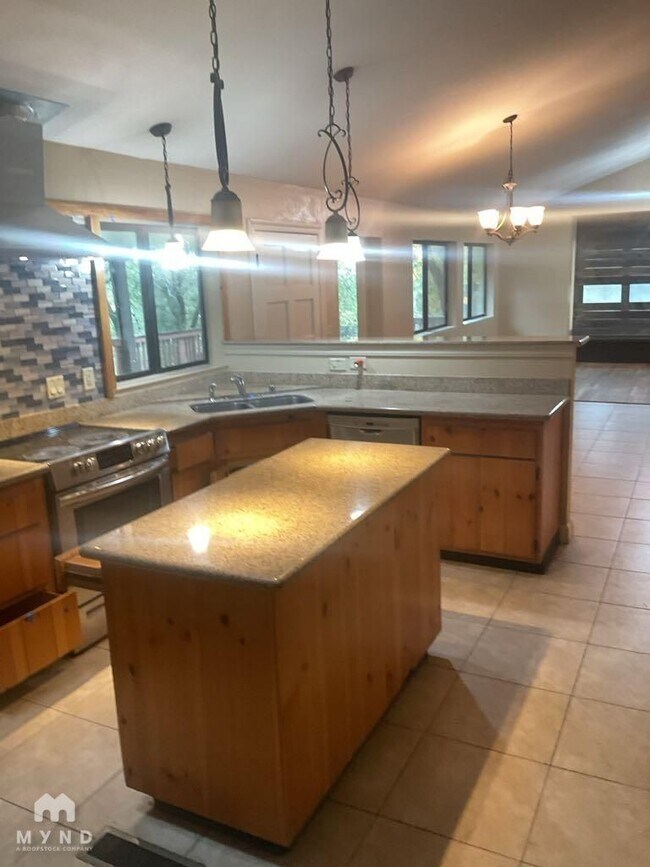 Foto del edificio - 10230 Wise Rd