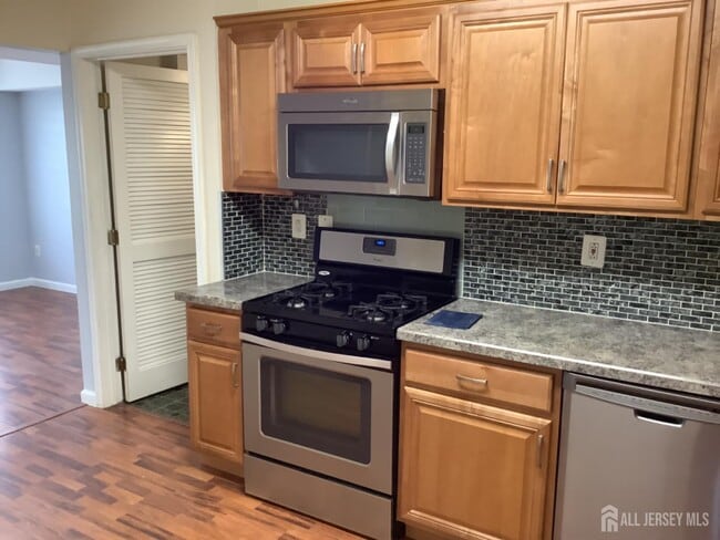 Building Photo - 404 Plymouth Rd