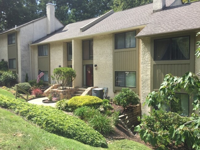 Two interior units; two end units - 443 Lynetree Dr