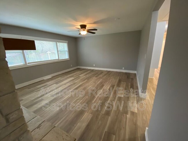 Building Photo - 2920 E Inglewood Ct