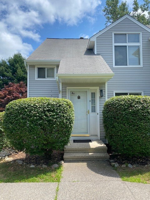 Primary Photo - 4 Daisy Dr