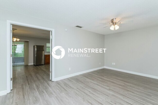 Building Photo - 2304 Leonard Dr