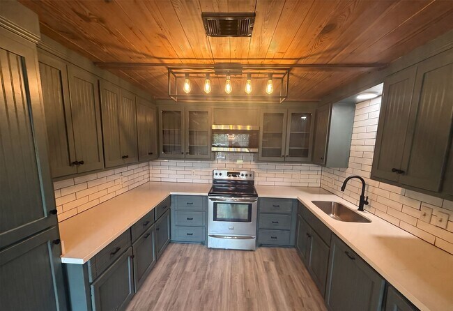 Building Photo - 102 Channel Ln