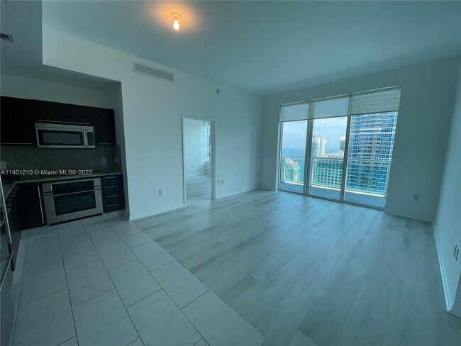 Building Photo - 950 Brickell Bay Dr