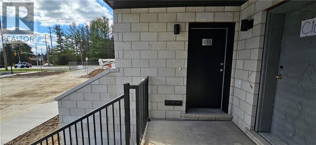 Building Photo - 410 Northfield Dr W