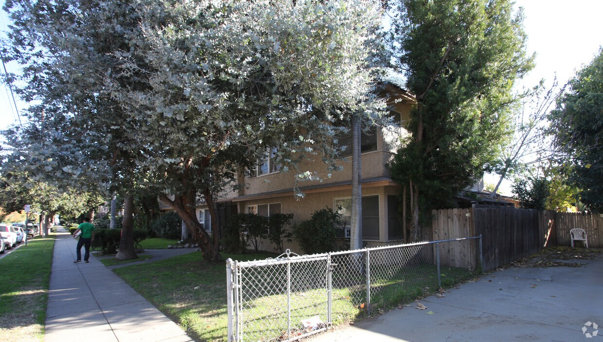 Foto del edificio - 11666 Chandler Blvd