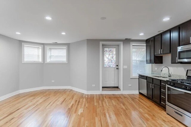 Foto del edificio - 1523 W Addison St