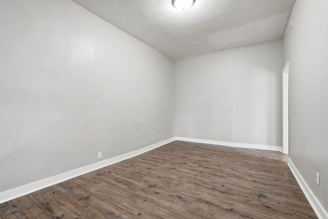 Foto del edificio - 1-Bed 1-Bath Unit Available Now in St. Paul!