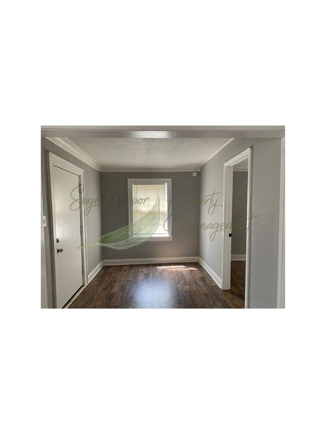 Building Photo - UPSTAIRS GETAWAY!!!