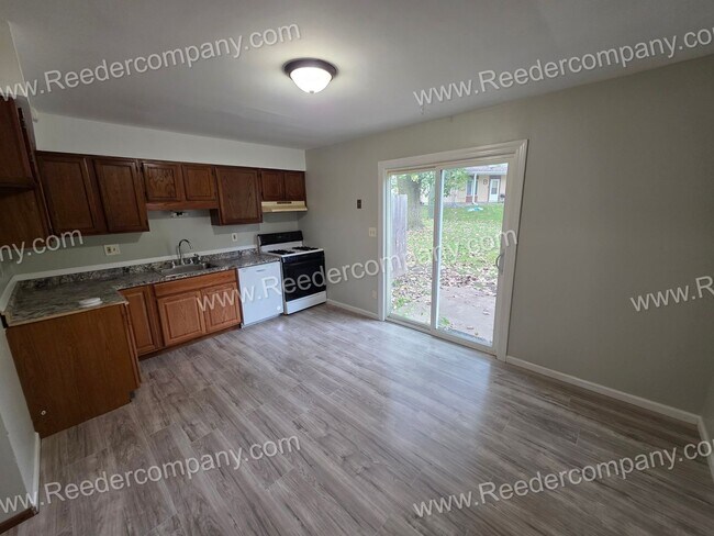 Foto del edificio - 3865-3871-3871 W 73rd Ct