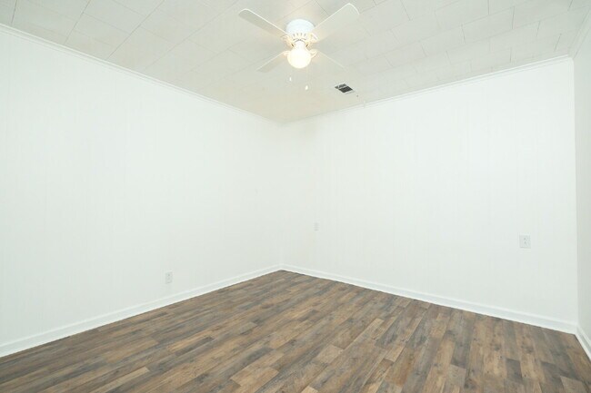 Foto del edificio - 449 W Main St