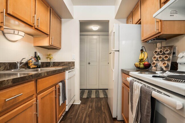 Cocina elegante en Drawbridge Apartments East en Harrison Township, MI - Drawbridge Apartments East
