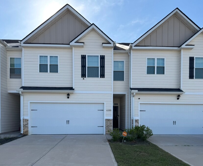 Foto principal - 4355 Newland St