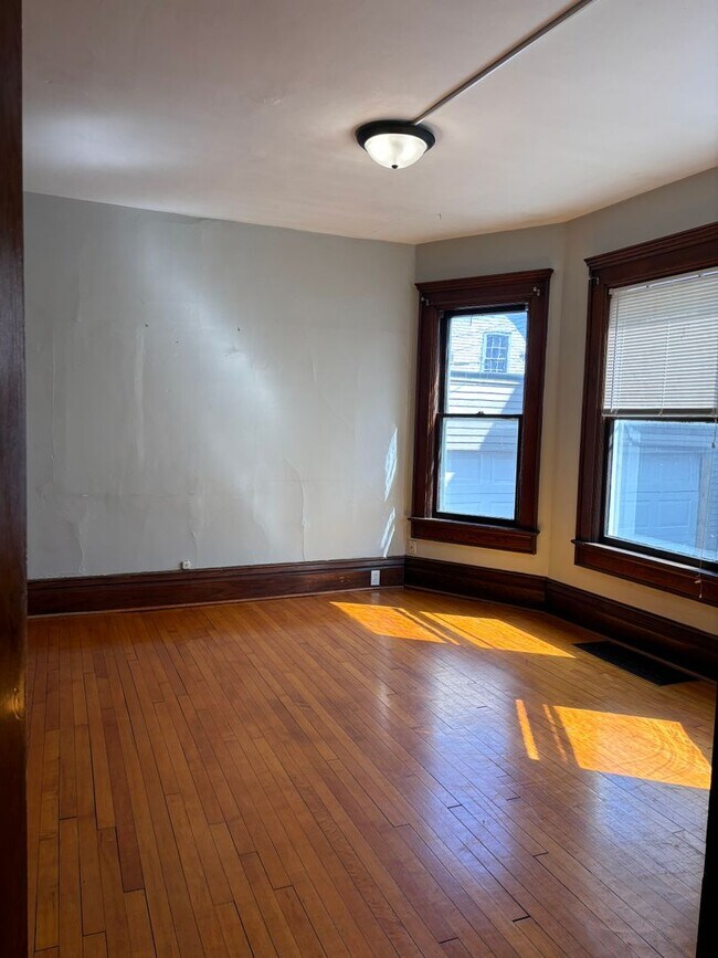 Building Photo - 240-240 N Oakland Ave