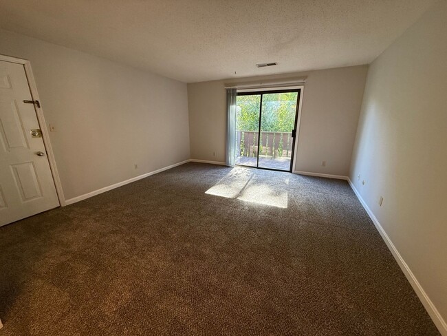 Foto del edificio - Lakewood Flats and Townhomes