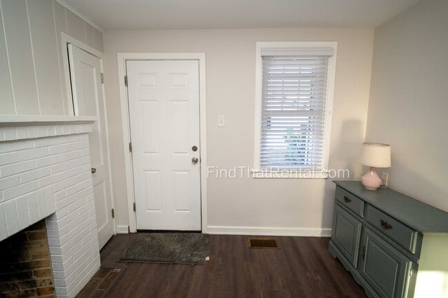 Building Photo - 805 Hamilton St