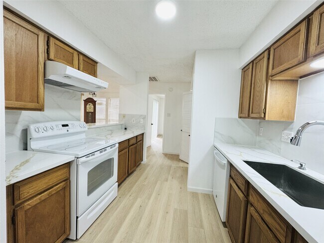 Building Photo - 2906 Shadow Trail Dr