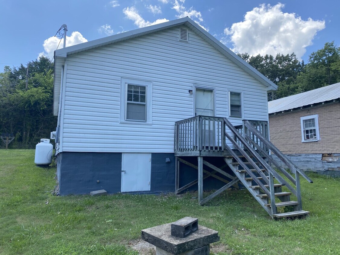 Building Photo - 113 M T Holt Ave